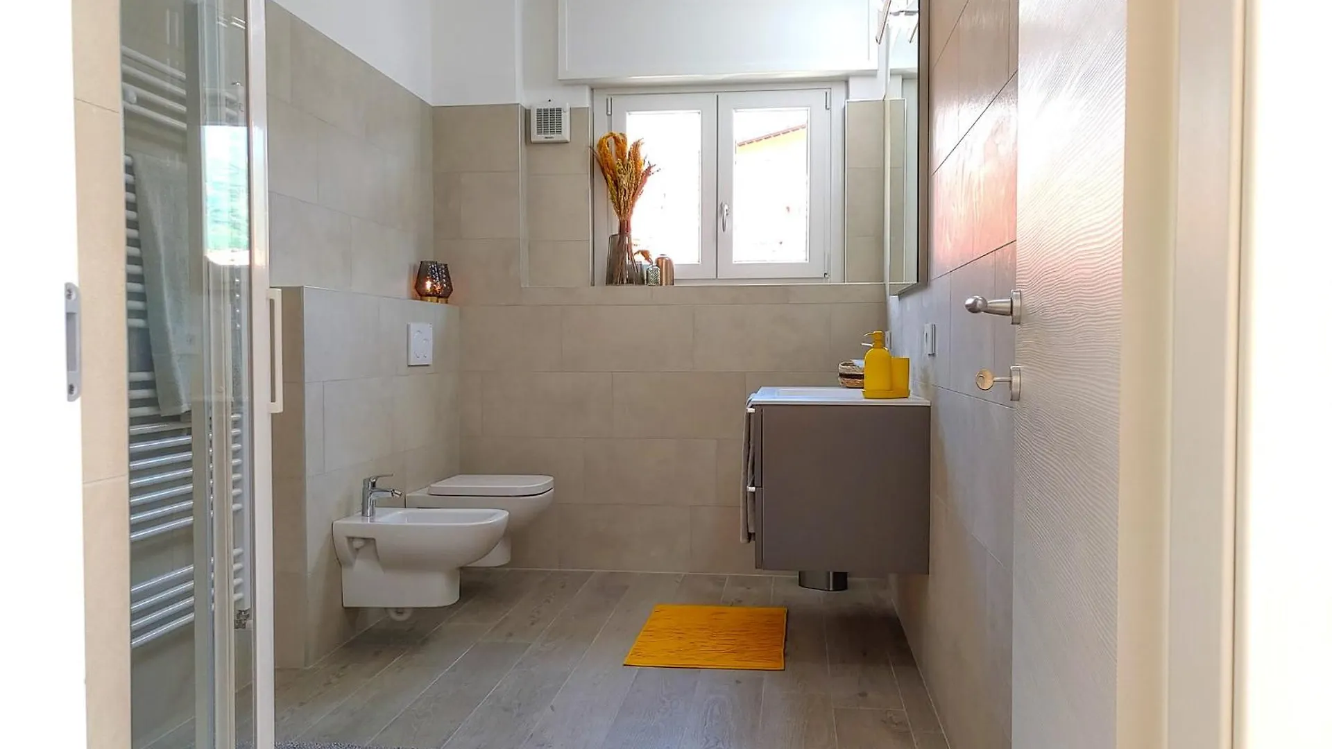Piazzetta Dongo Apartment